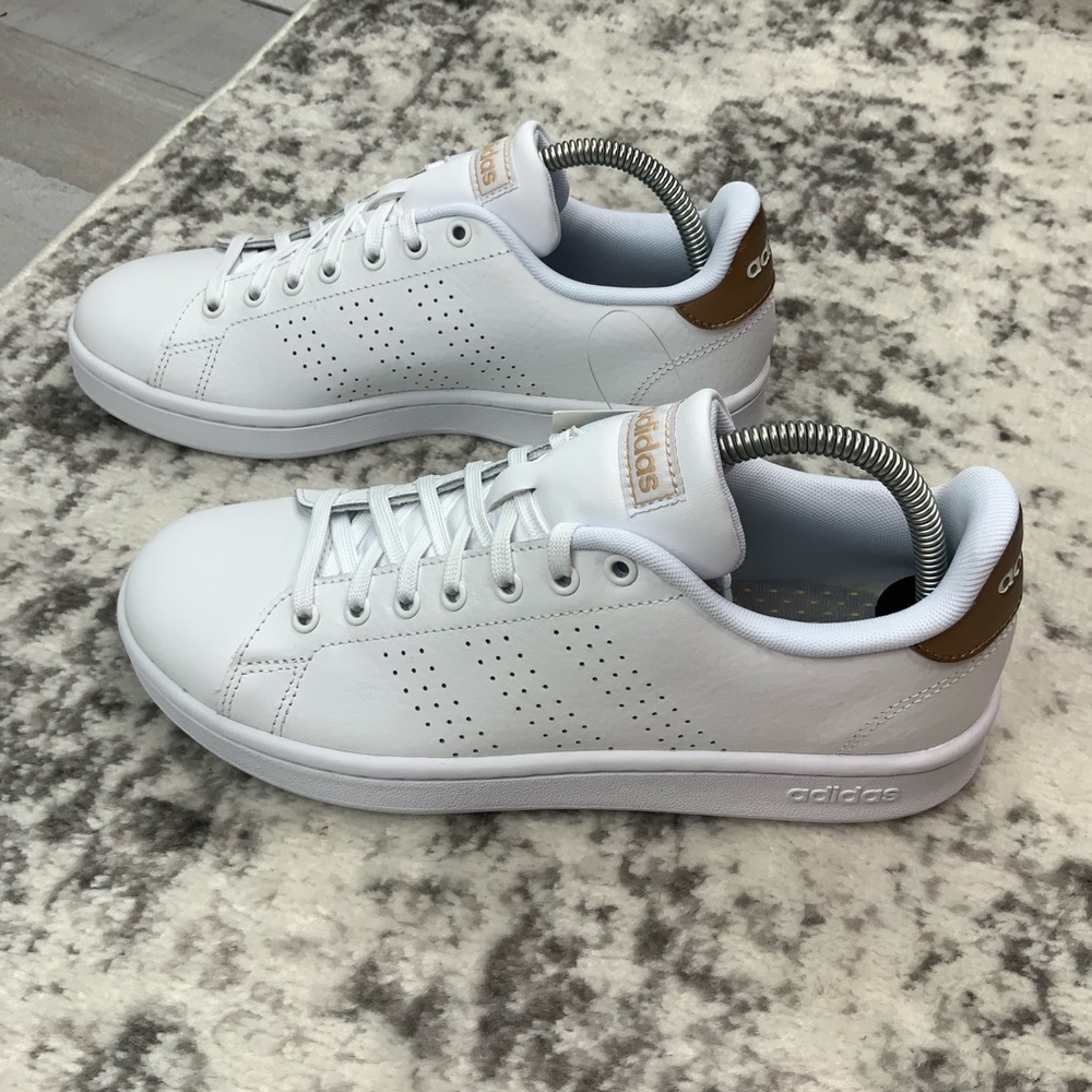 NIB Adidas Advantage women’s tennis shoes - Picture 5 of 8